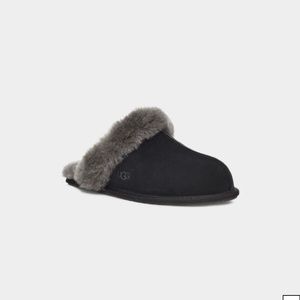 UGG Scuffette II Black New! Size 8